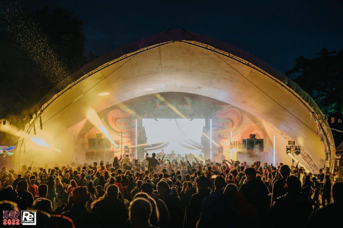 landing stage at kelburn garden party